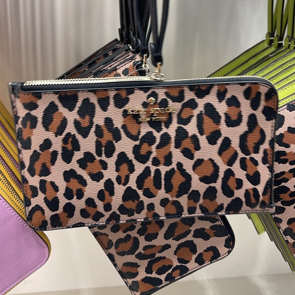 Kate Spade Lucy Leopard Medium L Zip Wristlet
Brown Multi Leopard 
NWT - Picture 13 of 16